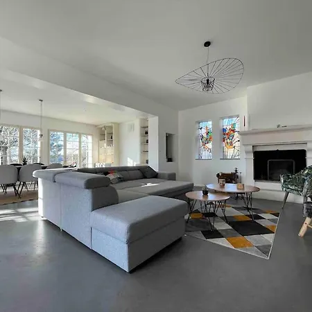 A Flanc De Colline سانت-أمبروا