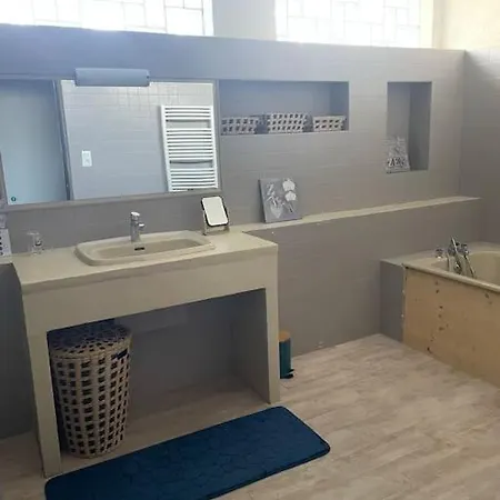 A Flanc De Colline فيلة سانت-أمبروا