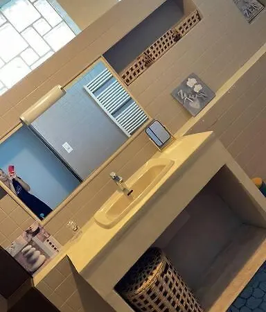 فيلة A Flanc De Colline