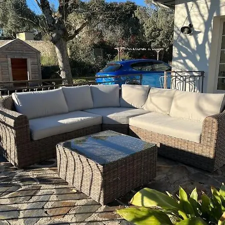 A Flanc De Colline * سانت-أمبروا