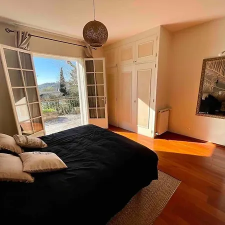 A Flanc De Colline *