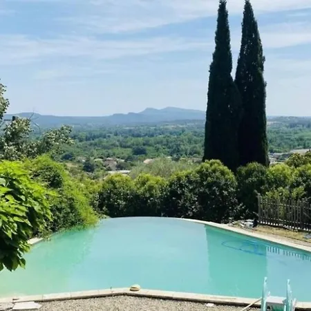 فيلة A Flanc De Colline *