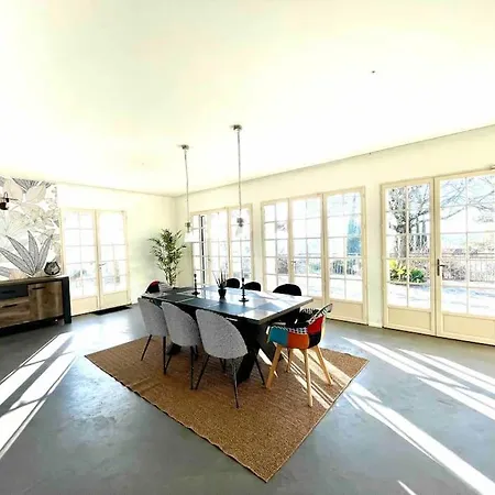 فيلة A Flanc De Colline *