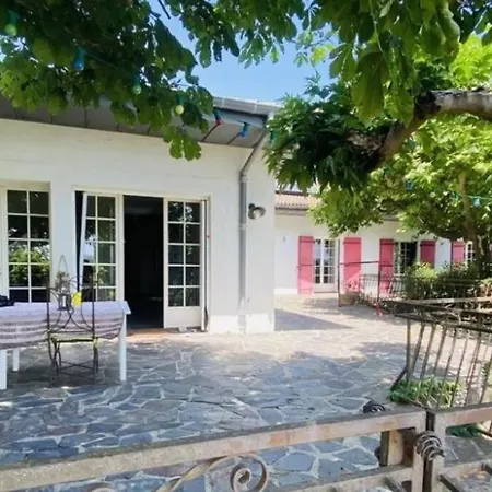 A Flanc De Colline سانت-أمبروا