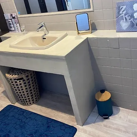 A Flanc De Colline فيلة *