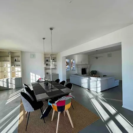 A Flanc De Colline فيلة