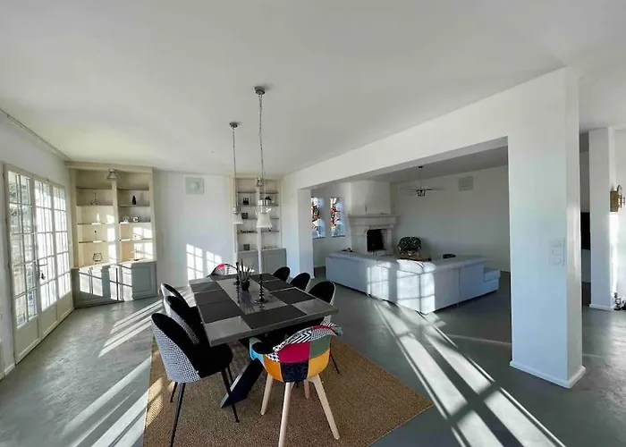 A Flanc De Colline Villa